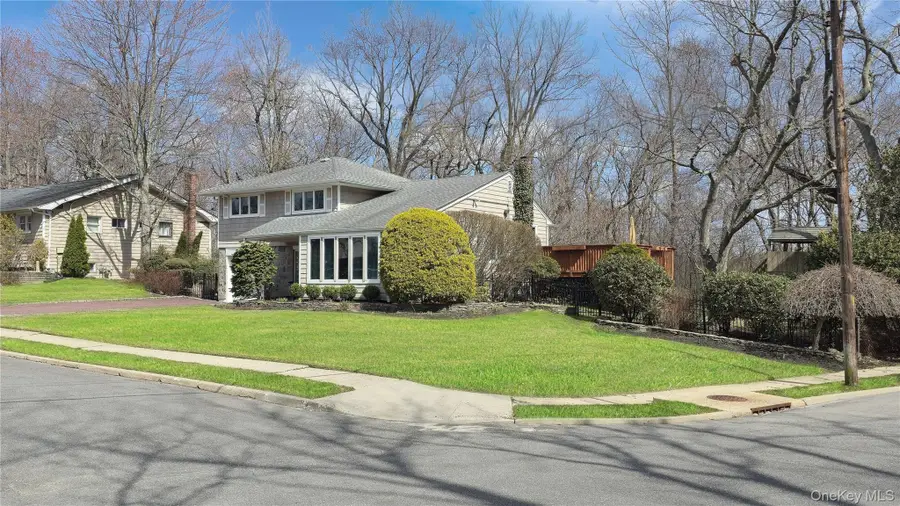 29 Serpentine Lane, Old Bethpage, NY 11804 - #2