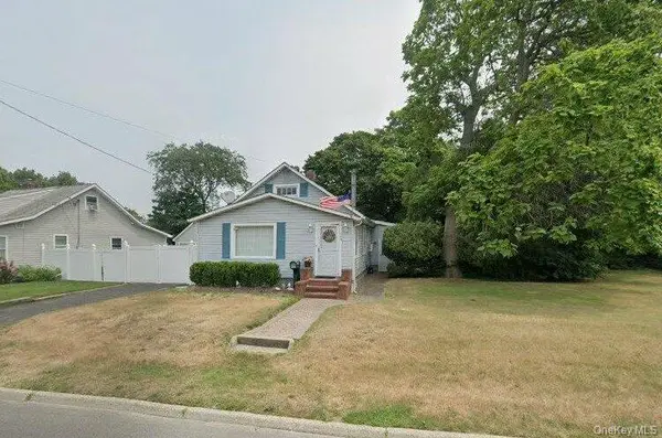 109 Grove Avenue, Patchogue, NY 11772