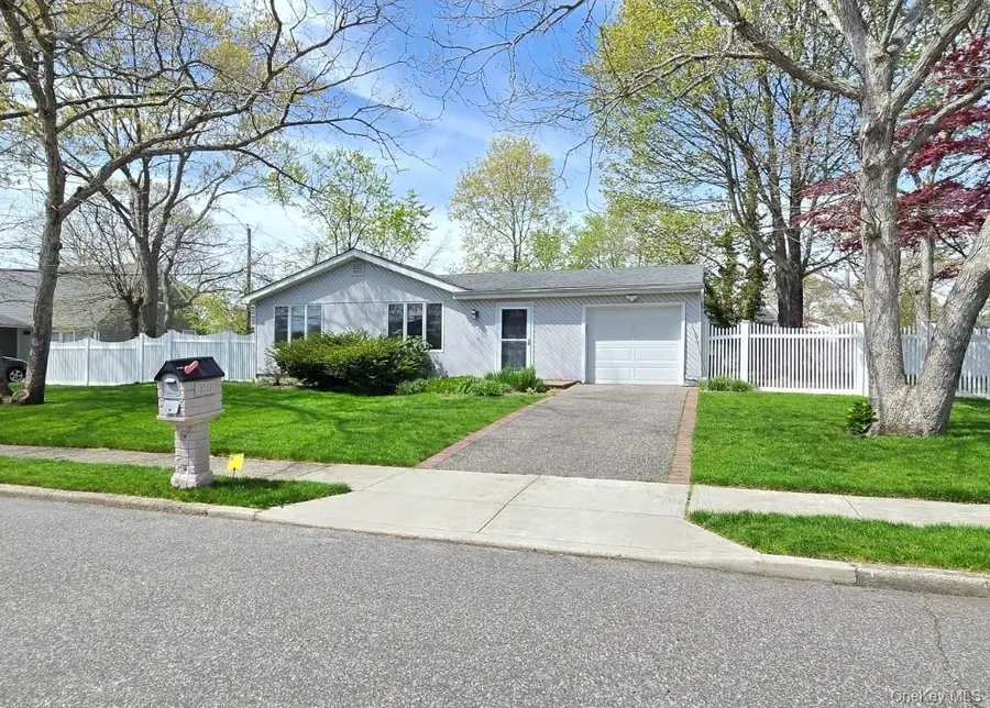 32 Plaza Lane, Selden, NY 11784 - #2