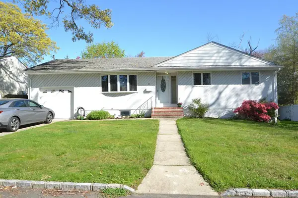 56 Jerome Street, Lindenhurst, NY 11757