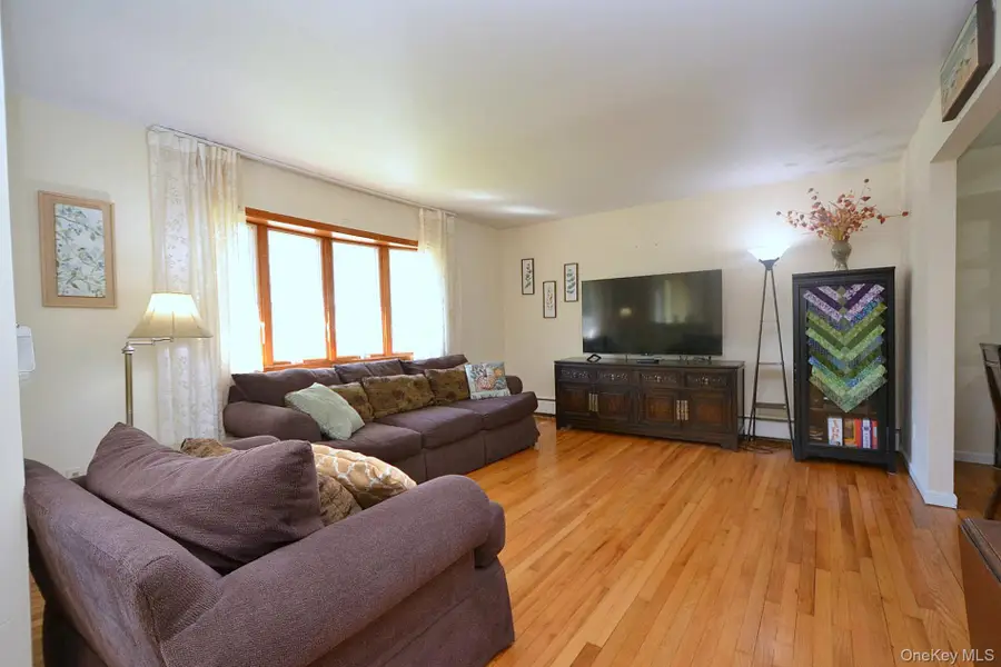 56 Jerome Street, Lindenhurst, NY 11757 - #3