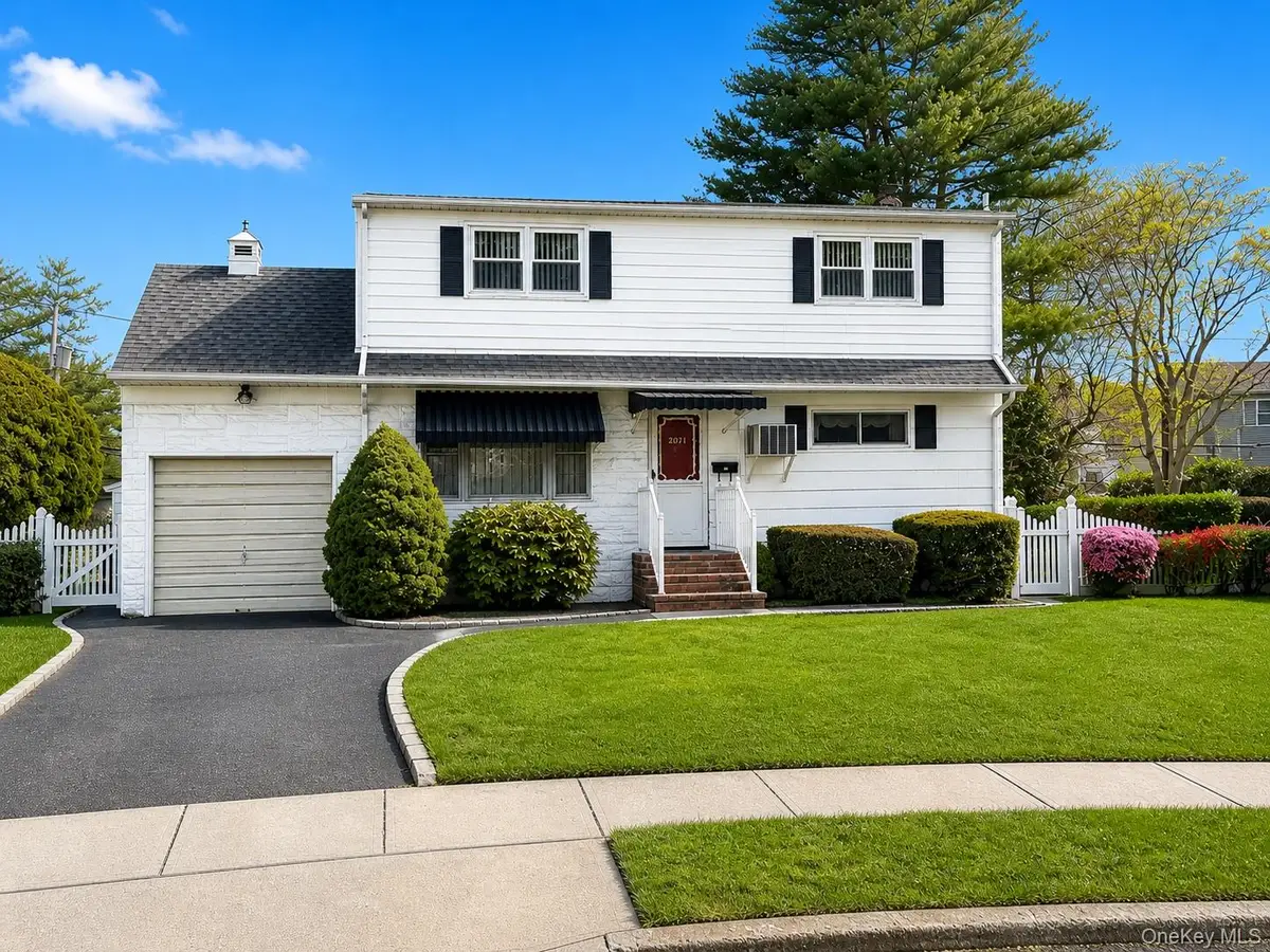 1733 Meadow Court, East Meadow, NY 11554 - #1