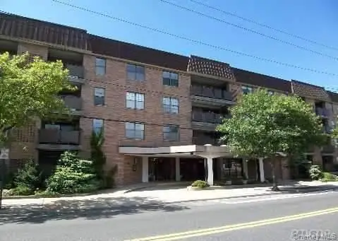 360 Central Avenue #220, Lawrence, NY 11559