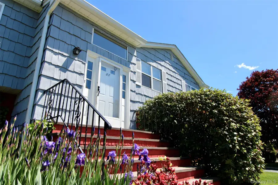 27 Skyview Lane, New Rochelle, NY 10804 - #3