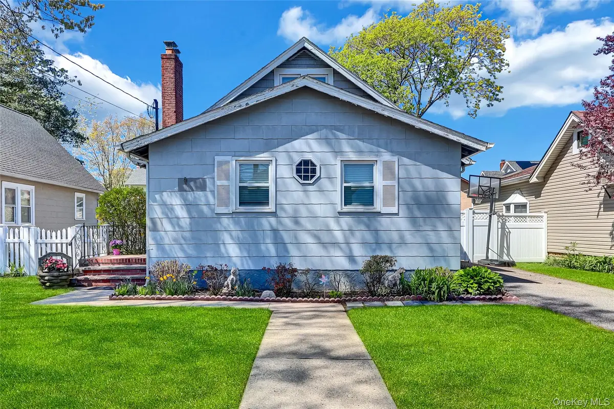 1834 Twain Street, Baldwin, NY 11510 - #1