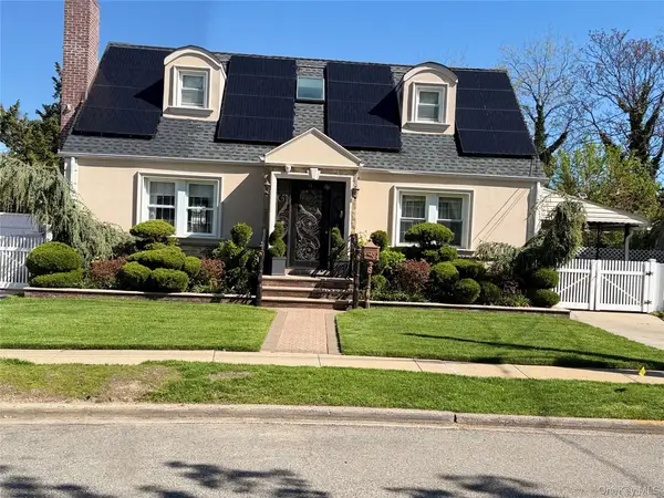 14 Plymouth Street, New Hyde Park, NY 11040