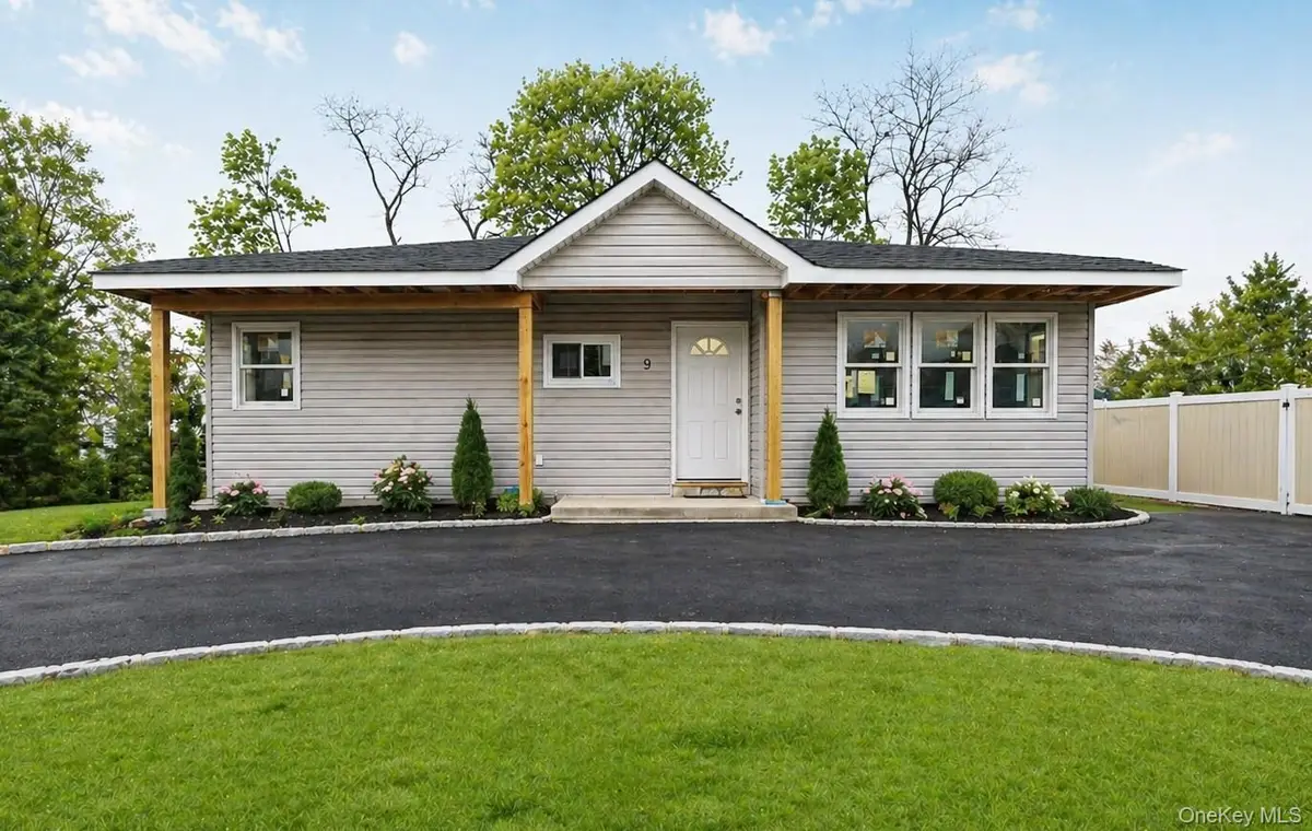 9 Emerald Lane S, Amityville, NY 11701 - #1
