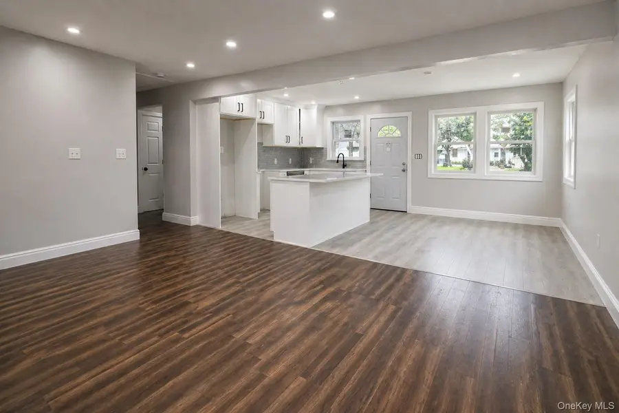 9 Emerald Lane S, Amityville, NY 11701 - #2