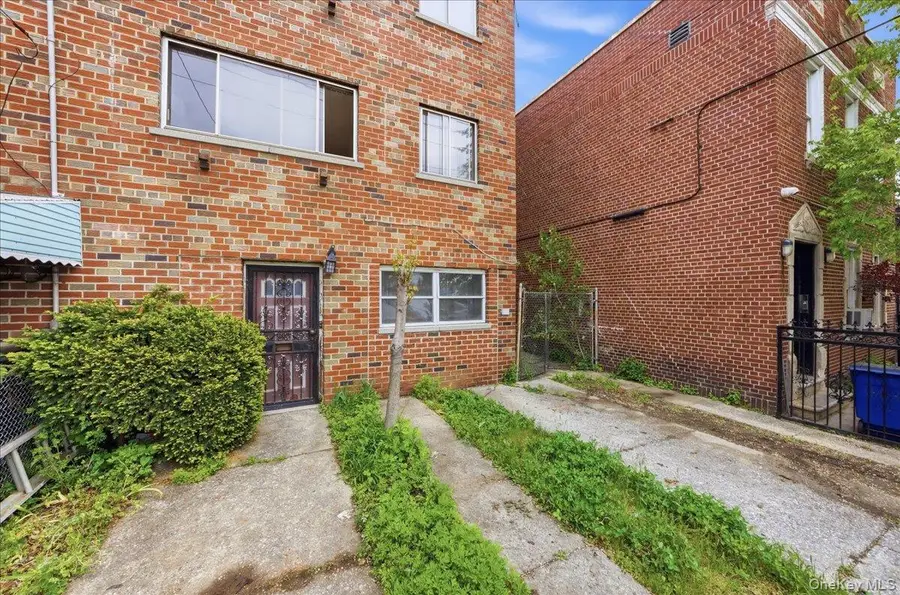 1323 E 222nd Street, Bronx, NY 10469 - #2
