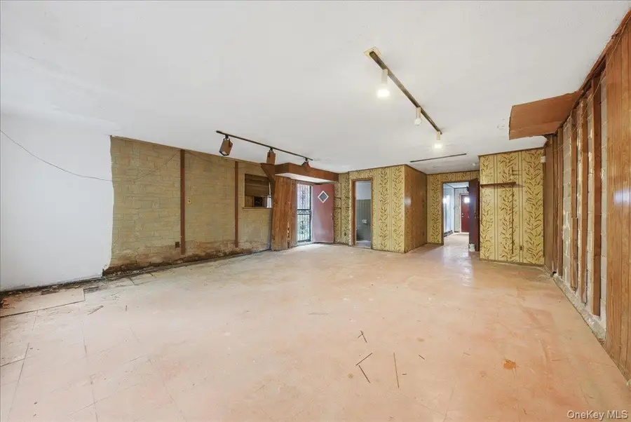 1323 E 222nd Street, Bronx, NY 10469 - #3
