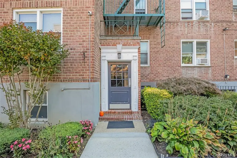 22 Mulford Place #2D, Hempstead, NY 11550 - #3