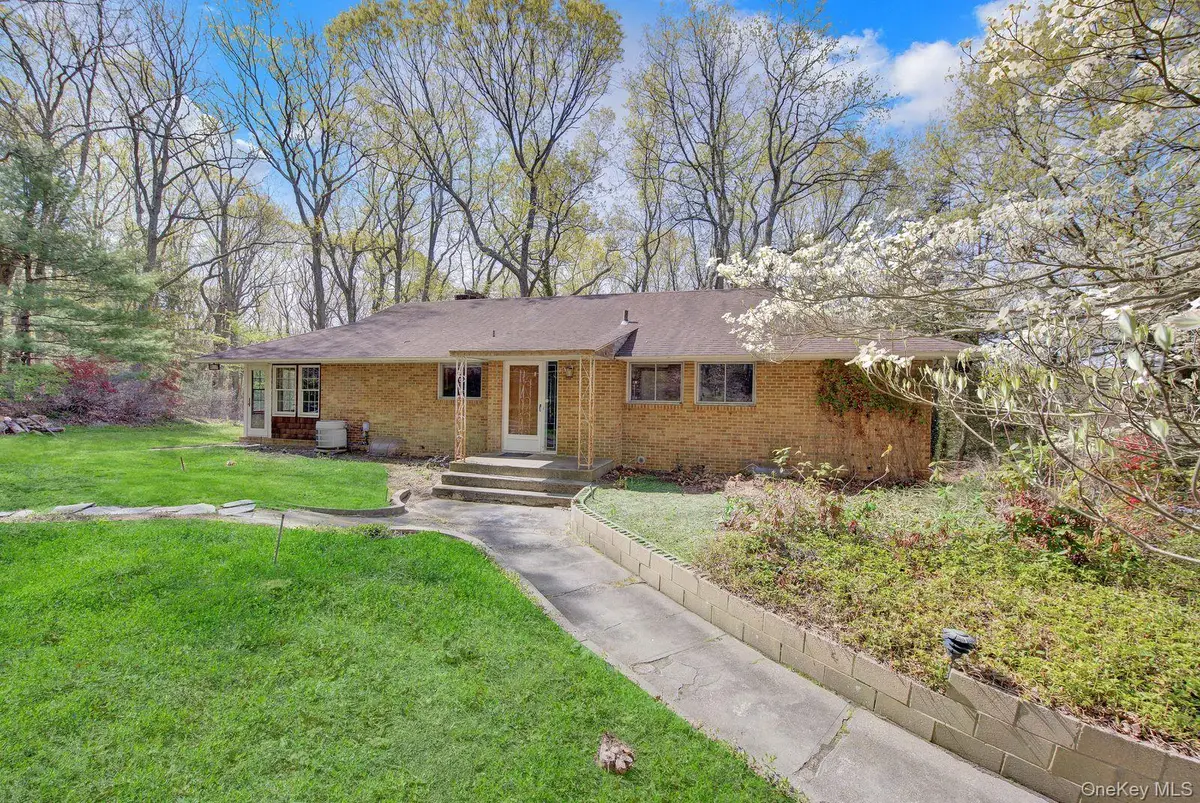 28 Picardy Lane, Laurel Hollow, NY 11791 - #1