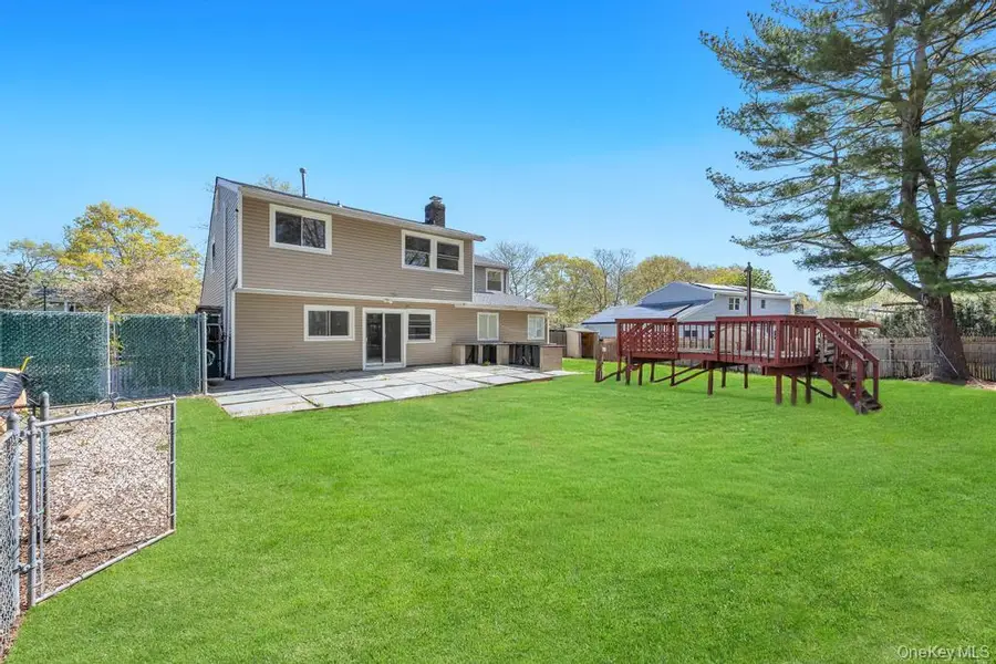 8 Grand Canyon Lane, Coram, NY 11727 - #2