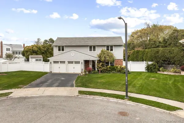 3 Fams Court, Jericho, NY 11753