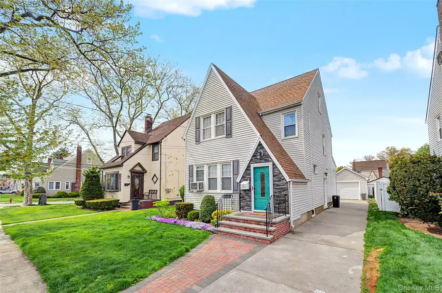 282 Houston Avenue, Mineola, NY 11501 - #2