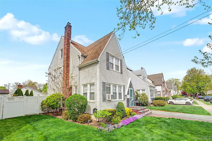 282 Houston Avenue, Mineola, NY 11501 - #3