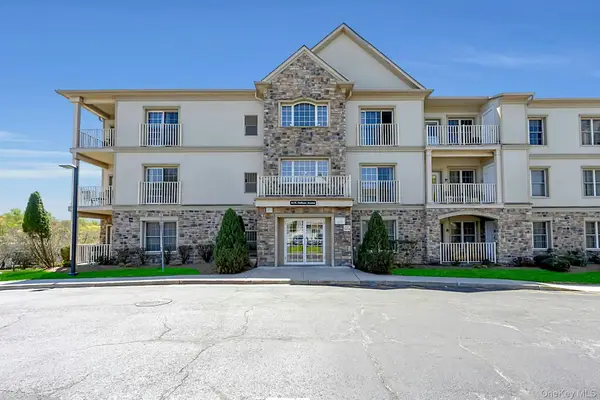 24 N De Baun Avenue #302, Suffern, NY 10901