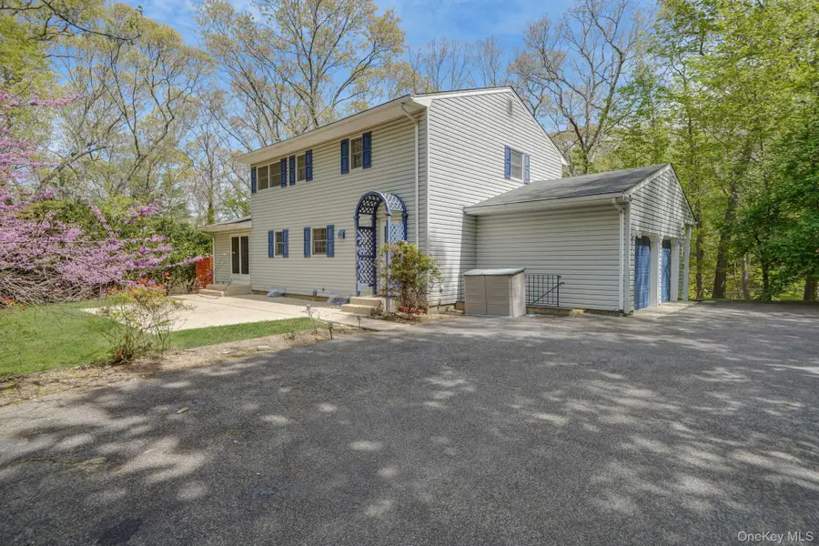 214 Landing Avenue, Smithtown, NY 11787 - #2