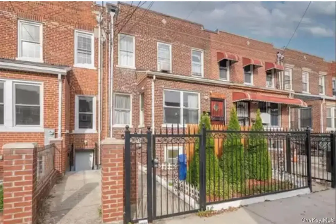 951 E 221st Street, Bronx, NY 10469 - #1