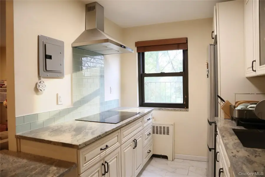 10 Terrace Circle #3B, Great Neck, NY 11021 - #3