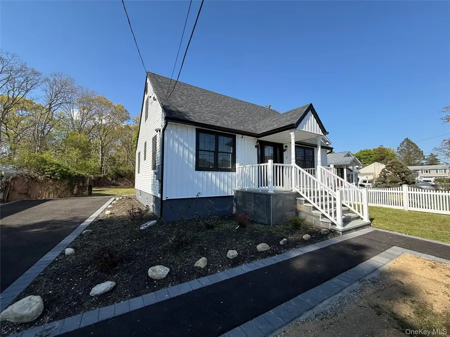 7 E Lakeland Street, Bay Shore, NY 11706 - #3