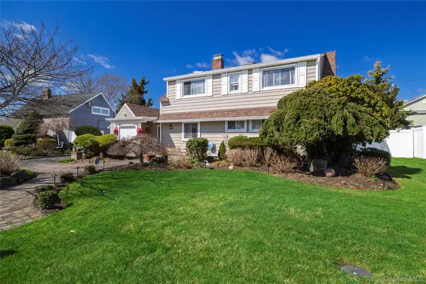 12 Link Lane, Hicksville, NY 11801