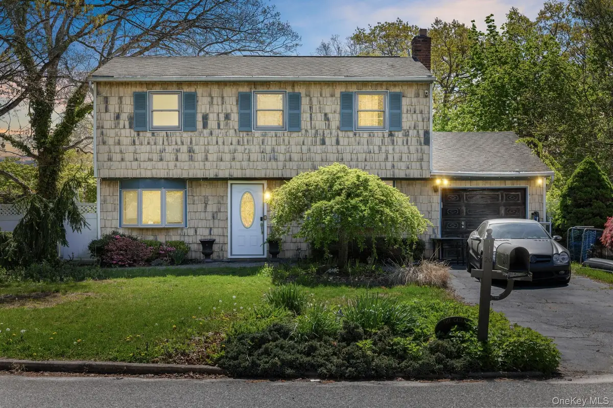 20 Revere Circle, Selden, NY 11776 - #1