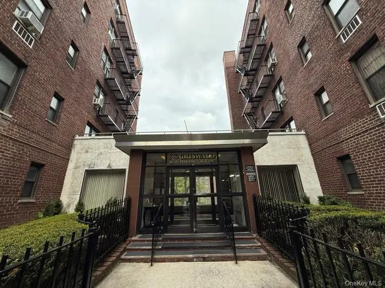 141-05 Pershing Crescent #B7, Briarwood, NY 11435 - #2
