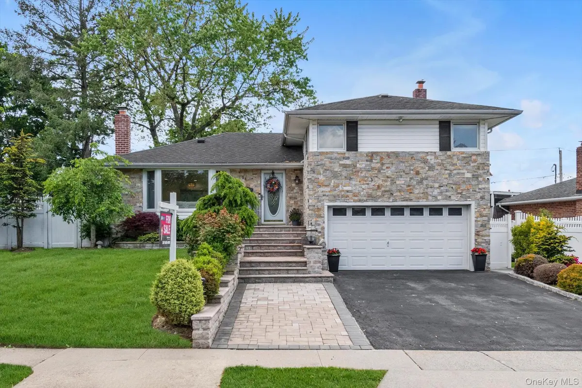 98 Belmont Circle, Syosset, NY 11791 - #1