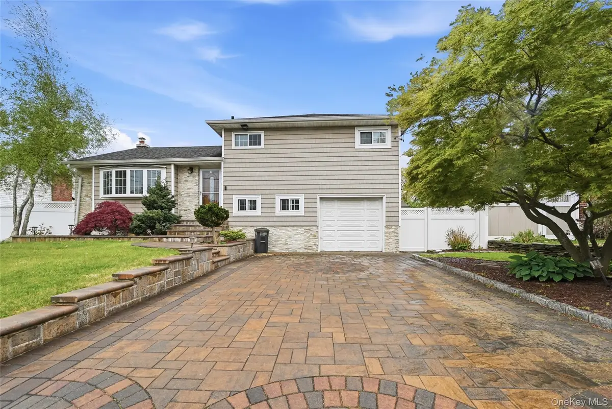 572 Benjamin Road, North Babylon, NY 11703 - #1