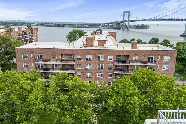162-01 Powells Cove Boulevard #3N, Beechhurst, NY 11357