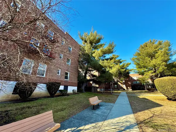 138-29 Jewel Ave #2D, Kew Garden Hills, NY 11367