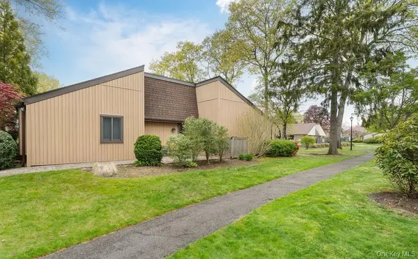 84 Strathmore Gate Drive, Stony Brook, NY 11790