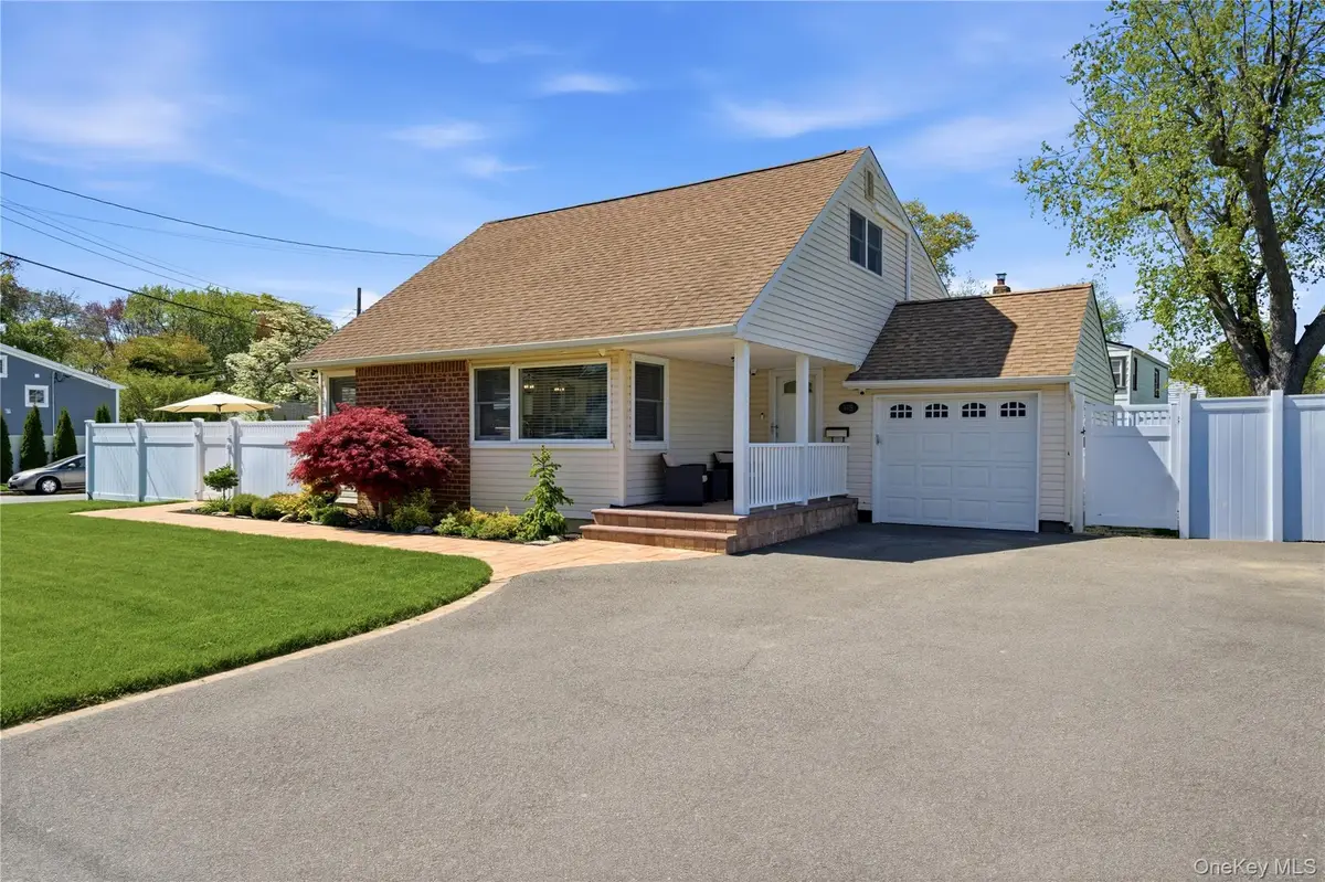 149 Raleigh Lane, West Islip, NY 11795 - #1