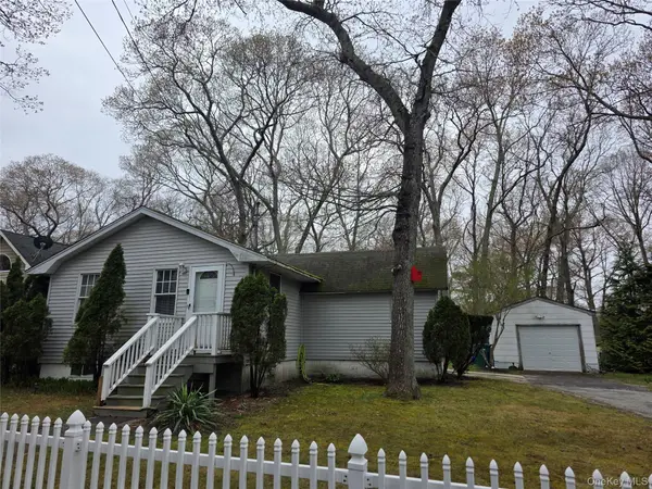 117 Maple Avenue, Flanders, NY 11901