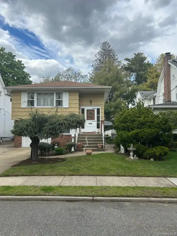 30 Malverne Avenue, Malverne, NY 11565
