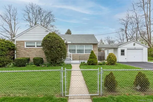 20 E Maple Street, Central Islip, NY 11722