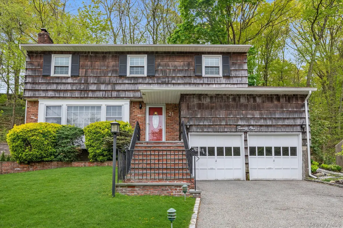 21 Beech Place, Huntington, NY 11743 - #1