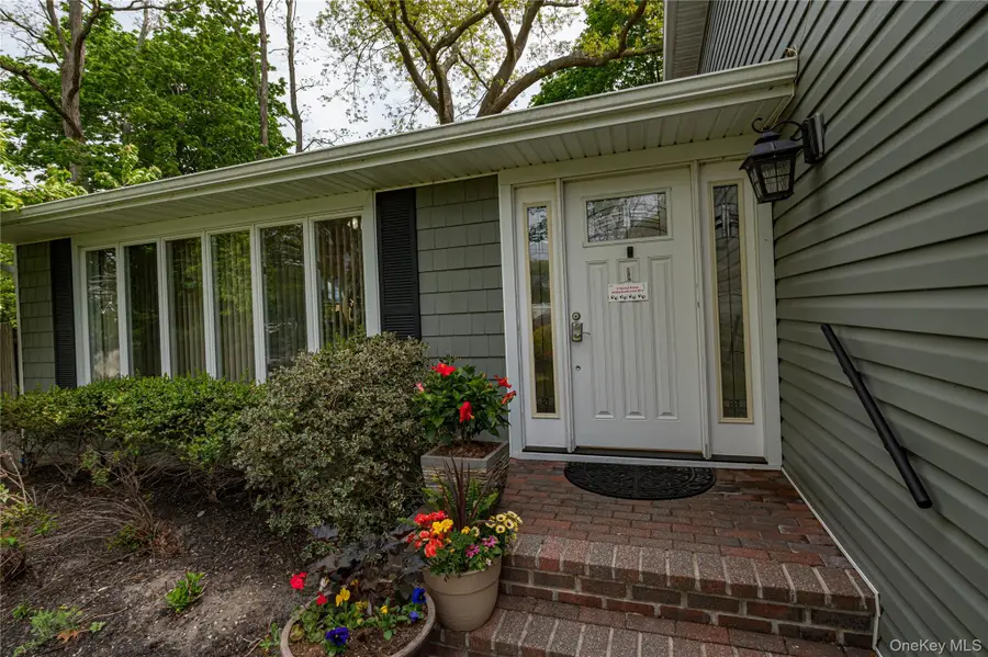 17 Lodge Lane, Miller Place, NY 11764 - #3