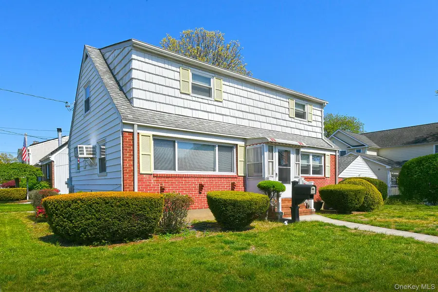 36 Millwood Lane, Merrick, NY 11566 - #2