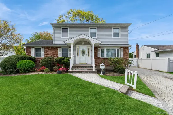 2 2nd Avenue, Farmingdale, NY 11735