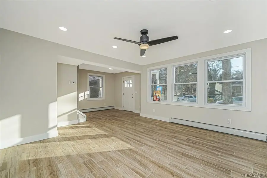 27 Garden Road, Sound Beach, NY 11789 - #2