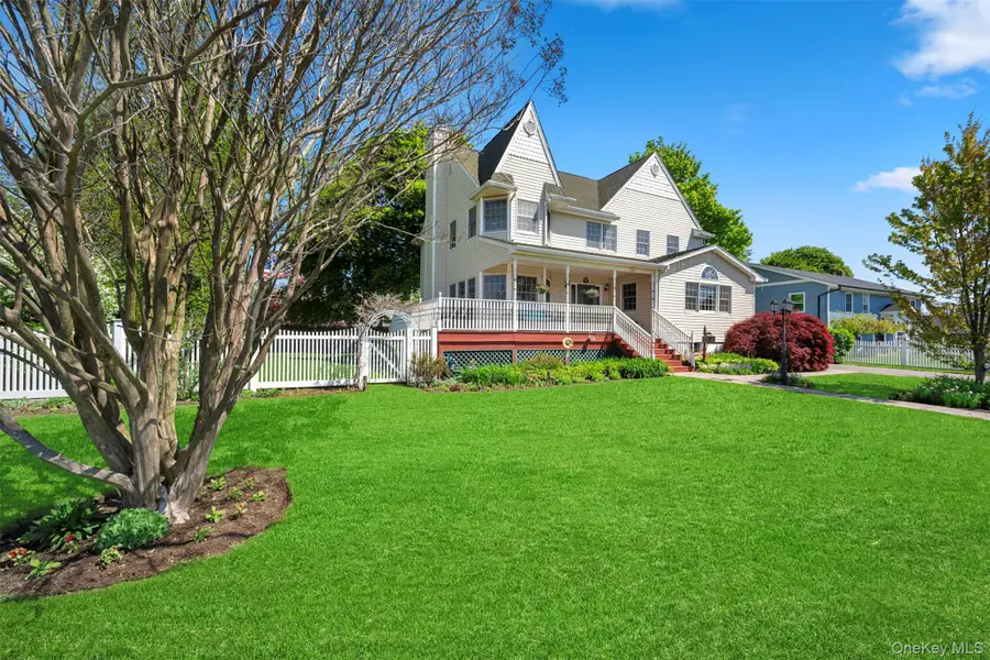25 Bolton Street, Lindenhurst, NY 11757 - #2