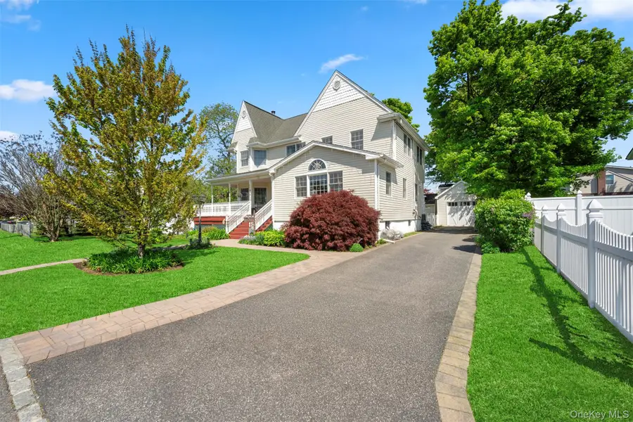 25 Bolton Street, Lindenhurst, NY 11757 - #3