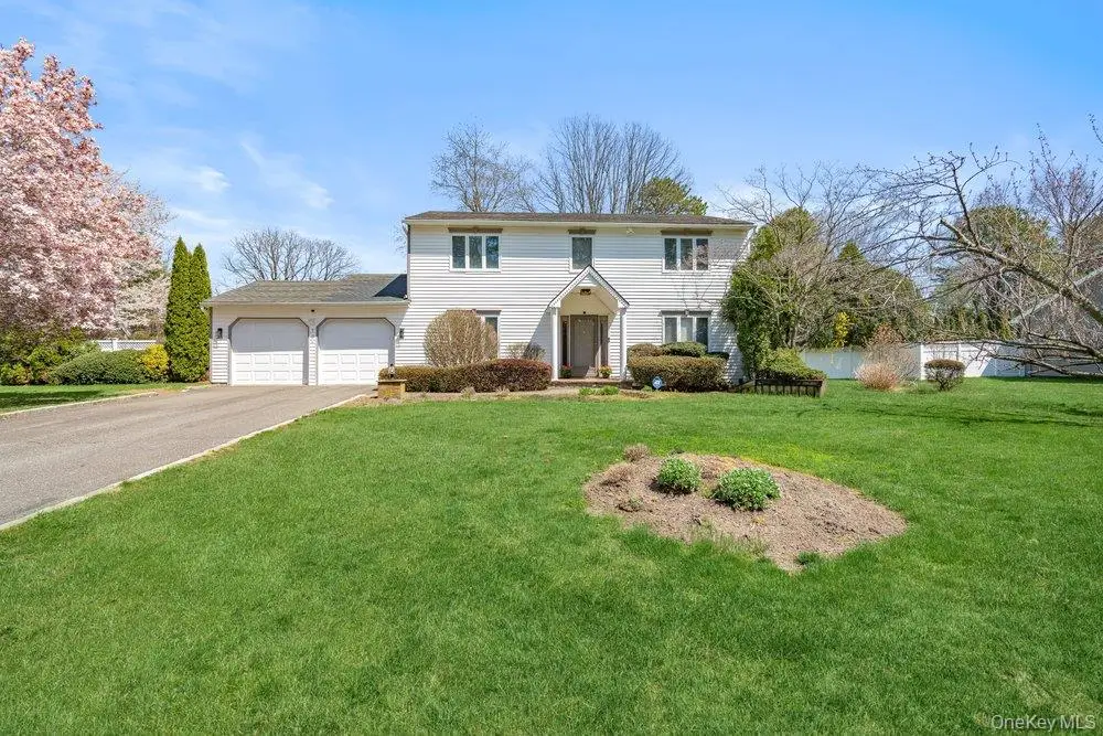 18 Lincoln Avenue, Dix Hills, NY 11746 - #1
