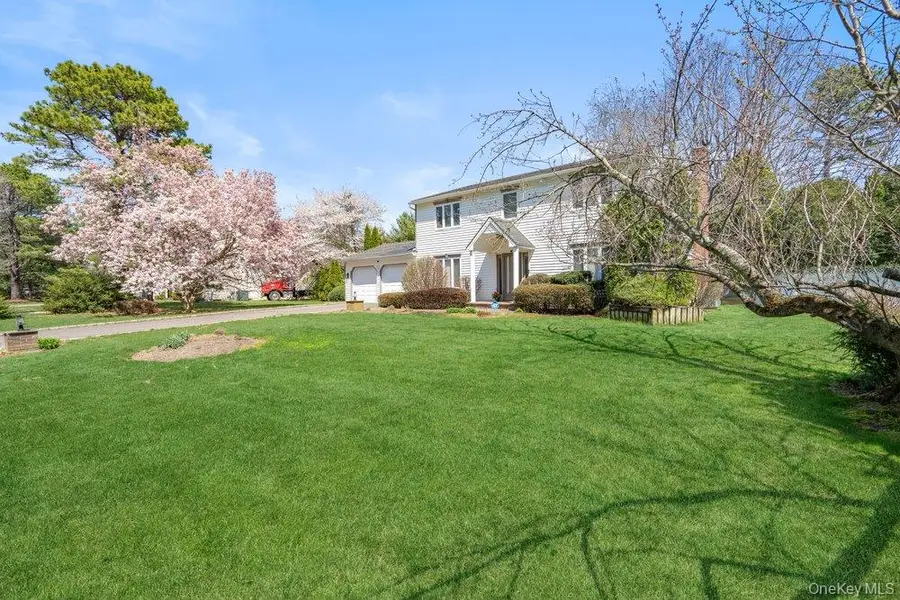 18 Lincoln Avenue, Dix Hills, NY 11746 - #2