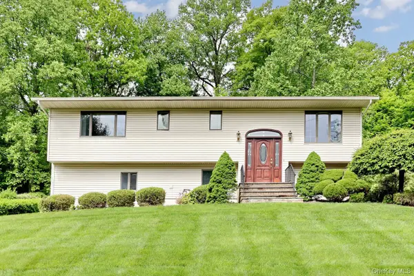 8 Medford Place, Nanuet, NY 10954