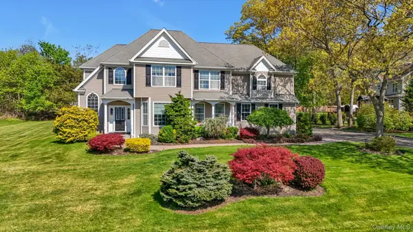 9 Paddock Lane, Medford, NY 11763