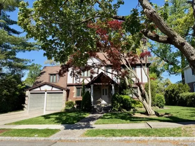 241-01 52 Avenue, Douglaston, NY 11362 - #3