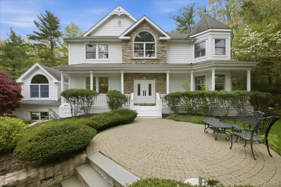 9 Godfrey Lane, Huntington, NY 11743 - #2